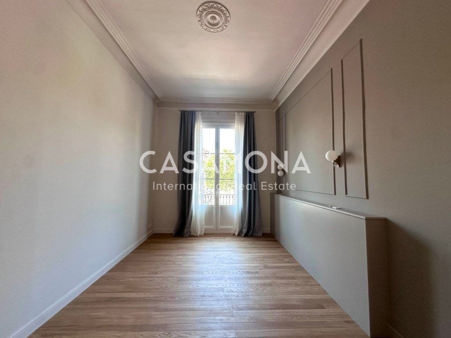 Bright 1-Bedroom Apartment in a Historic Building on Passeig d'Isabel II Bright 1-Bedroom Apartment in a Historic Building on Passeig d'Isabel II