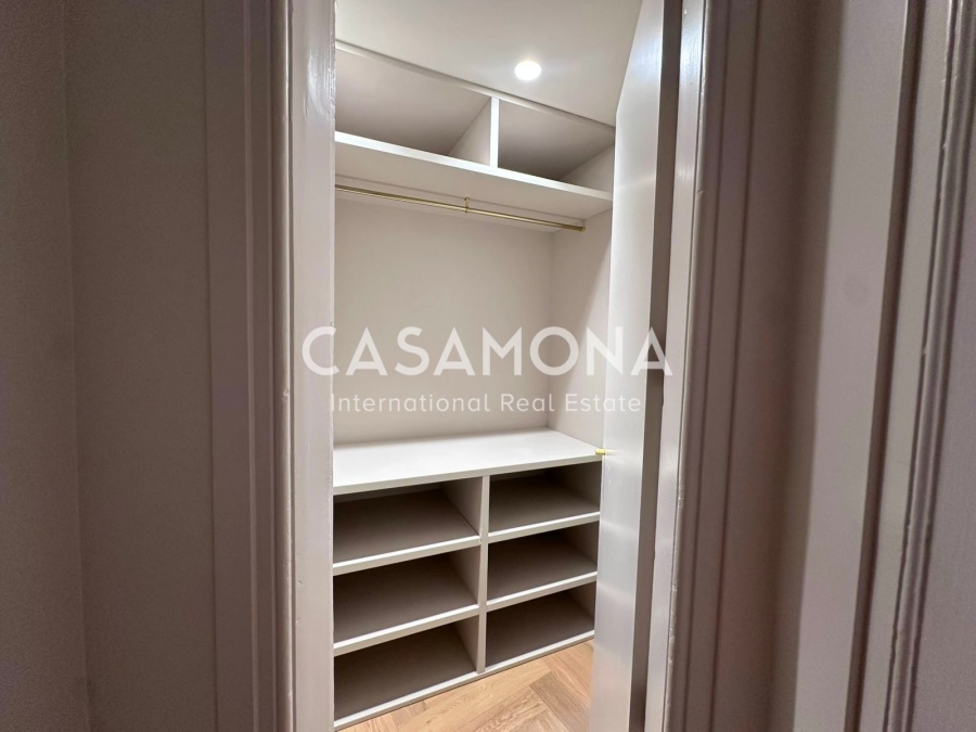 Bright 1-Bedroom Apartment in a Historic Building on Passeig d'Isabel II Bright 1-Bedroom Apartment in a Historic Building on Passeig d'Isabel II