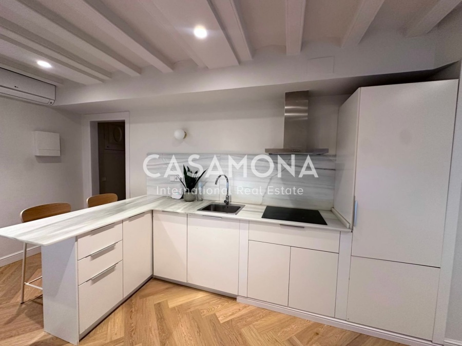 Lluminós Apartament d'1 Habitació en un Edifici Històric al Passeig d'Isabel II Lluminós Apartament d'1 Habitació en un Edifici Històric al Passeig d'Isabel II