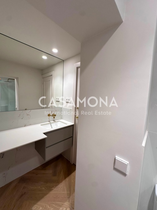 Luminoso Apartamento de 1 Dormitorio en un Edificio Histórico en Passeig d'Isabel II Luminoso Apartamento de 1 Dormitorio en un Edificio Histórico en Passeig d'Isabel II