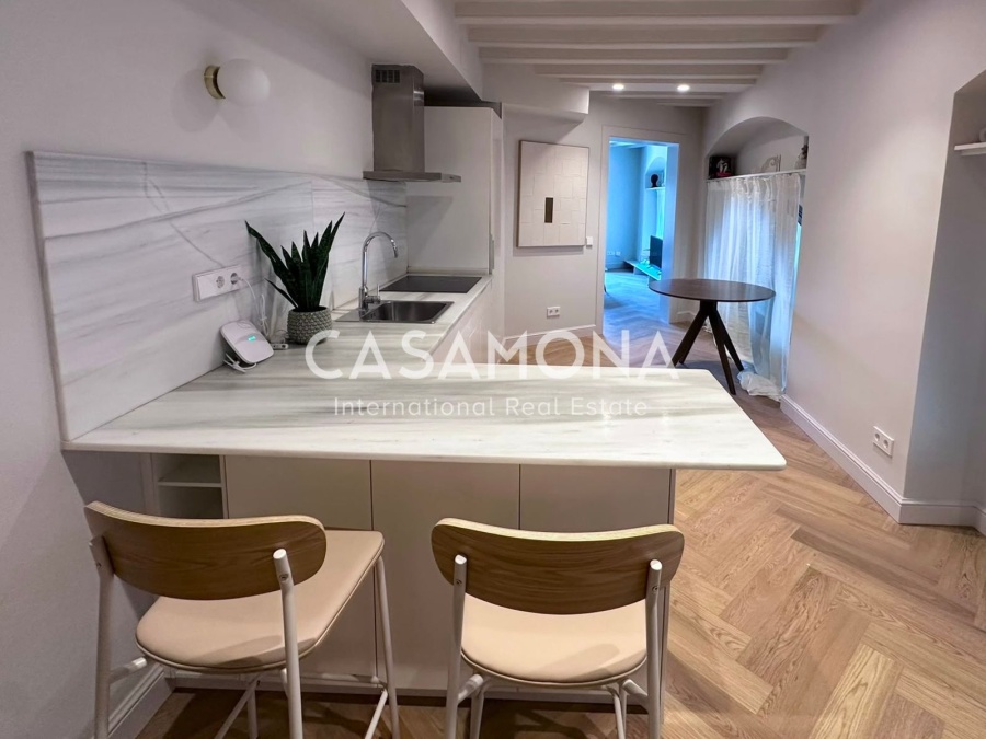 Bright 1-Bedroom Apartment in a Historic Building on Passeig d'Isabel II Bright 1-Bedroom Apartment in a Historic Building on Passeig d'Isabel II