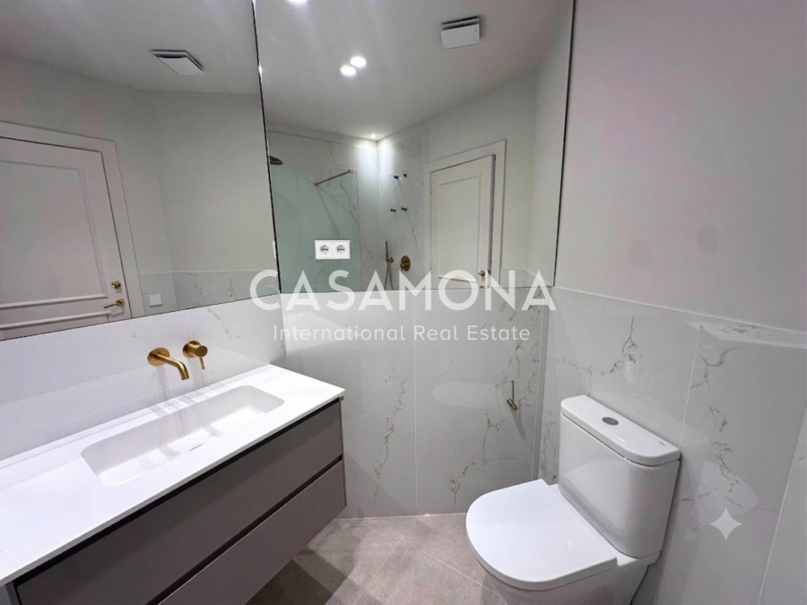 Bright 1-Bedroom Apartment in a Historic Building on Passeig d'Isabel II Bright 1-Bedroom Apartment in a Historic Building on Passeig d'Isabel II