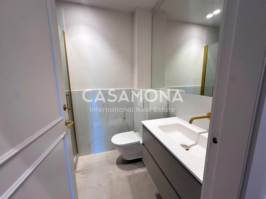 Bright 1-Bedroom Apartment in a Historic Building on Passeig d'Isabel II Bright 1-Bedroom Apartment in a Historic Building on Passeig d'Isabel II