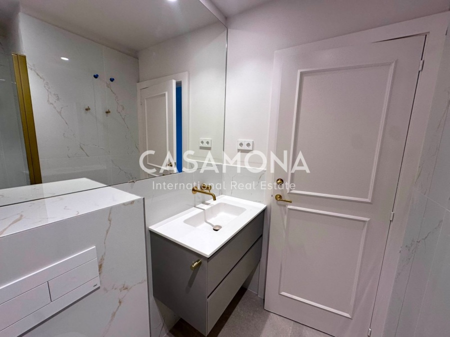 Bright 1-Bedroom Apartment in a Historic Building on Passeig d'Isabel II Bright 1-Bedroom Apartment in a Historic Building on Passeig d'Isabel II