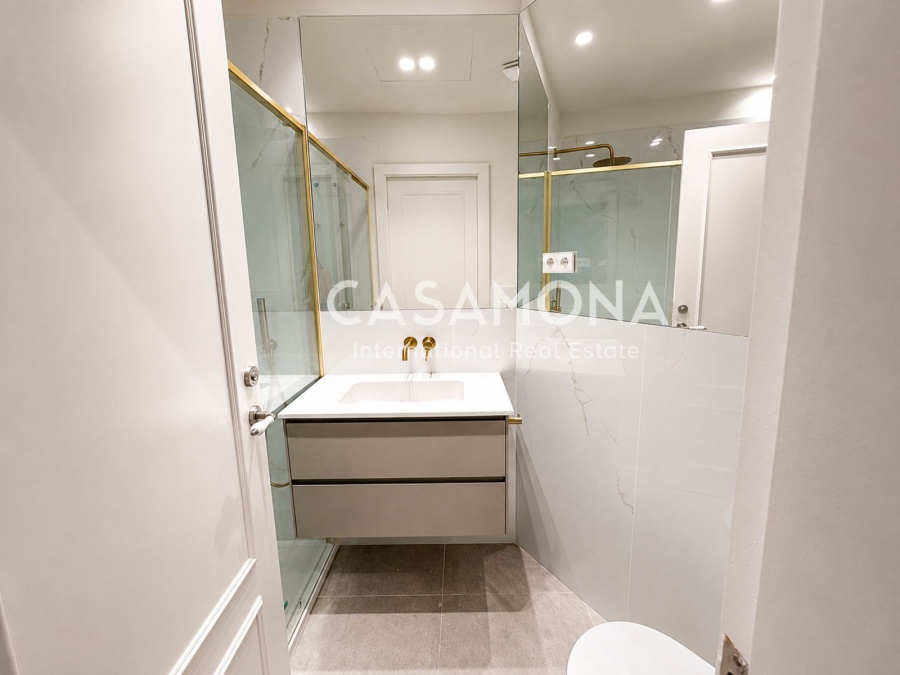 Exclusive Luxury 2-Bedroom Apartment with Stunning Sea Views on Passeig de Isabel II, El Born Exclusive Luxury 2-Bedroom Apartment with Stunning Sea Views on Passeig de Isabel II, El Born
