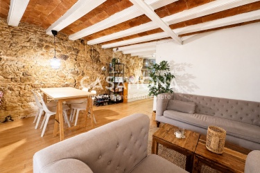 2-Zimmer-Wohnung mit Originalen Holzbalken und Balkonen im Gotischen Viertel 2-Zimmer-Wohnung mit Originalen Holzbalken und Balkonen im Gotischen Viertel