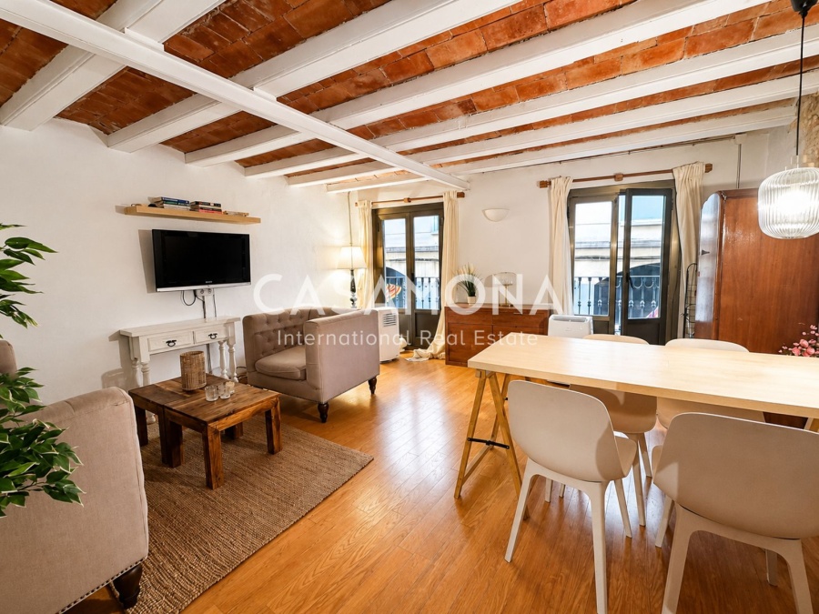 Apartament de 2 Habitacions amb Bigues de Fusta Originals i Balcons al Barri Gòtic Apartament de 2 Habitacions amb Bigues de Fusta Originals i Balcons al Barri Gòtic