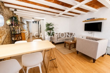 Appartement de 2 Chambres avec Poutres en Bois d'Origine et Balcons dans le Quartier Gothique Appartement de 2 Chambres avec Poutres en Bois d'Origine et Balcons dans le Quartier Gothique