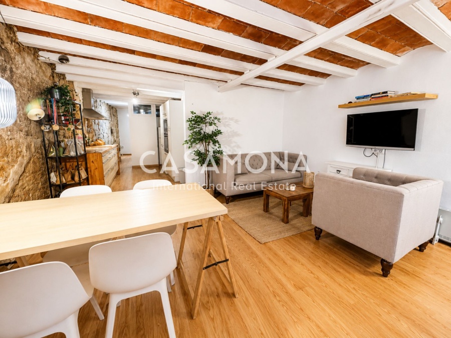 Appartement de 2 Chambres avec Poutres en Bois d'Origine et Balcons dans le Quartier Gothique Appartement de 2 Chambres avec Poutres en Bois d'Origine et Balcons dans le Quartier Gothique