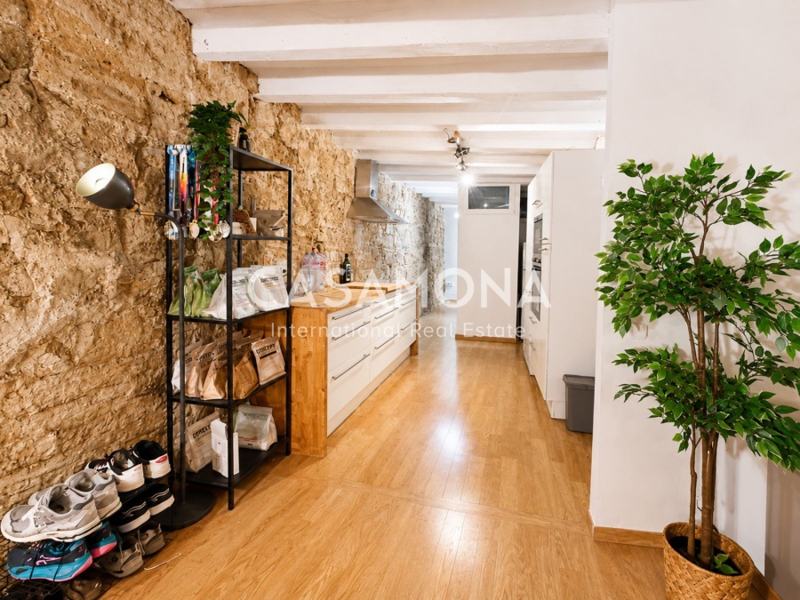 2-Zimmer-Wohnung mit Originalen Holzbalken und Balkonen im Gotischen Viertel 2-Zimmer-Wohnung mit Originalen Holzbalken und Balkonen im Gotischen Viertel