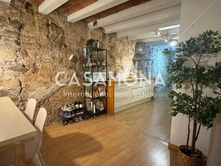 2-Zimmer-Wohnung mit Originalen Holzbalken und Balkonen im Gotischen Viertel 2-Zimmer-Wohnung mit Originalen Holzbalken und Balkonen im Gotischen Viertel