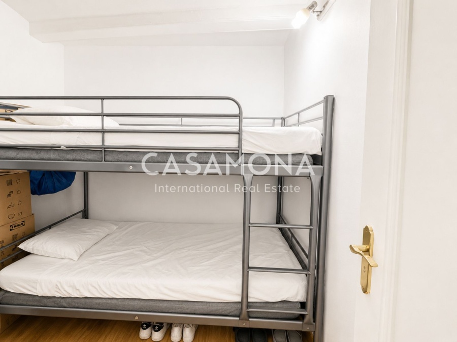 Apartament de 2 Habitacions amb Bigues de Fusta Originals i Balcons al Barri Gòtic Apartament de 2 Habitacions amb Bigues de Fusta Originals i Balcons al Barri Gòtic