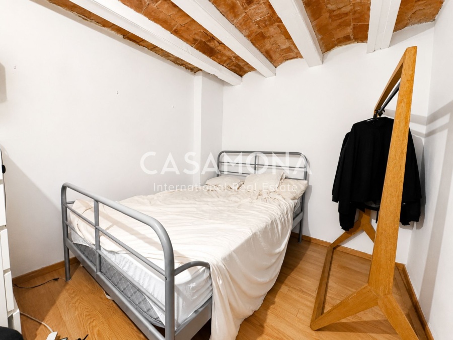 2-Zimmer-Wohnung mit Originalen Holzbalken und Balkonen im Gotischen Viertel 2-Zimmer-Wohnung mit Originalen Holzbalken und Balkonen im Gotischen Viertel