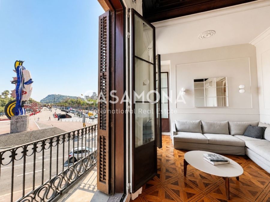 Excepcional Apartamento Histórico con Piscina en la Azotea y Vistas Panorámicas al Mar en El Born