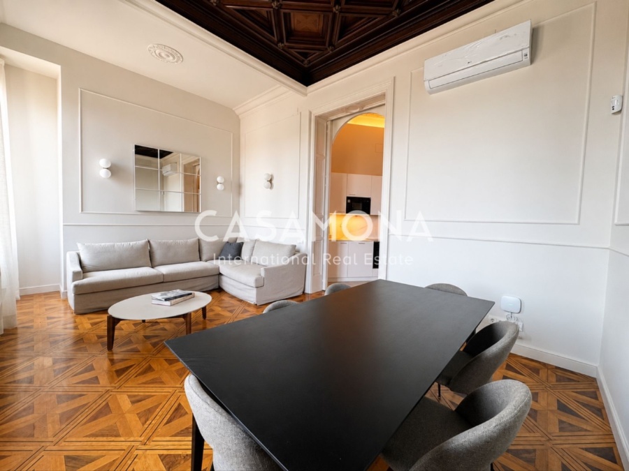 Excepcional Apartamento Histórico con Piscina en la Azotea y Vistas Panorámicas al Mar en El Born