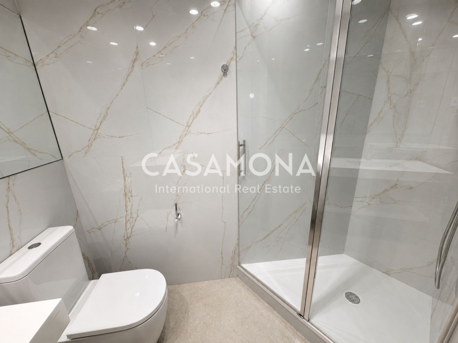 Excepcional Apartamento Histórico con Piscina en la Azotea y Vistas Panorámicas al Mar en El Born