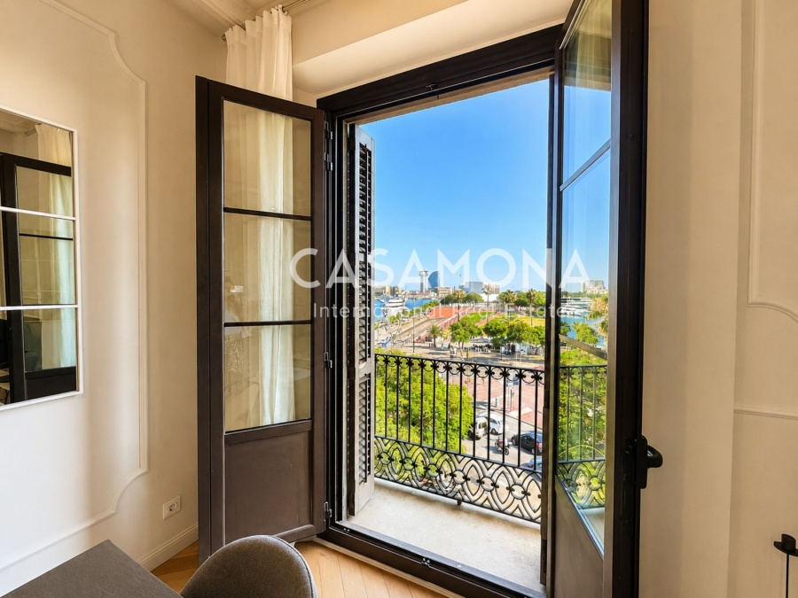 Apartamento histórico de 2 dormitorios con vistas al mar y balcones en el corazón de El Born