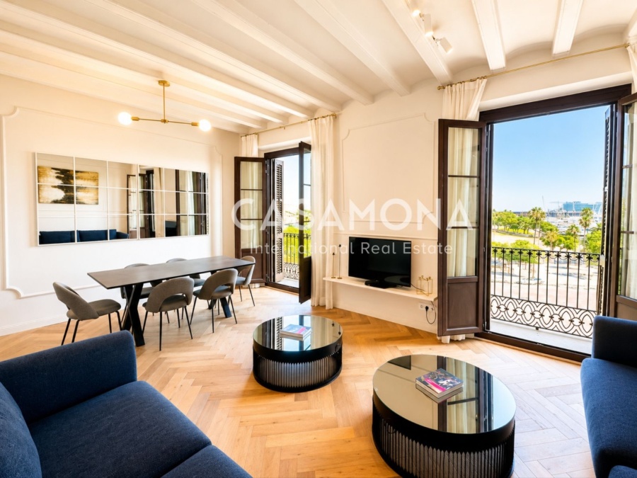 Apartamento histórico de 2 dormitorios con vistas al mar y balcones en el corazón de El Born