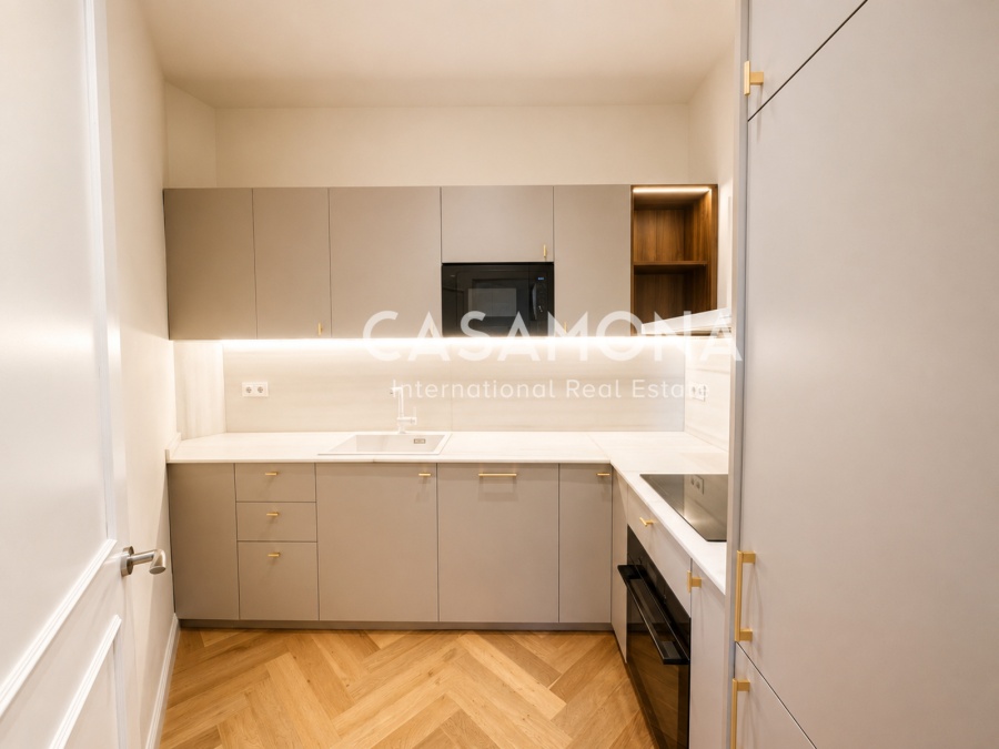 Apartament històric de 2 habitacions amb vistes al mar i balcons al cor del Born Apartament històric de 2 habitacions amb vistes al mar i balcons al cor del Born