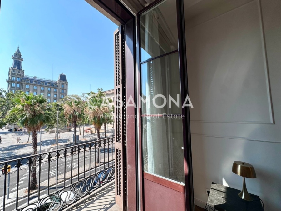 Lujoso Apartamento de 2 Dormitorios en un Edificio Histórico Restaurado en Passeig d'Isabel II