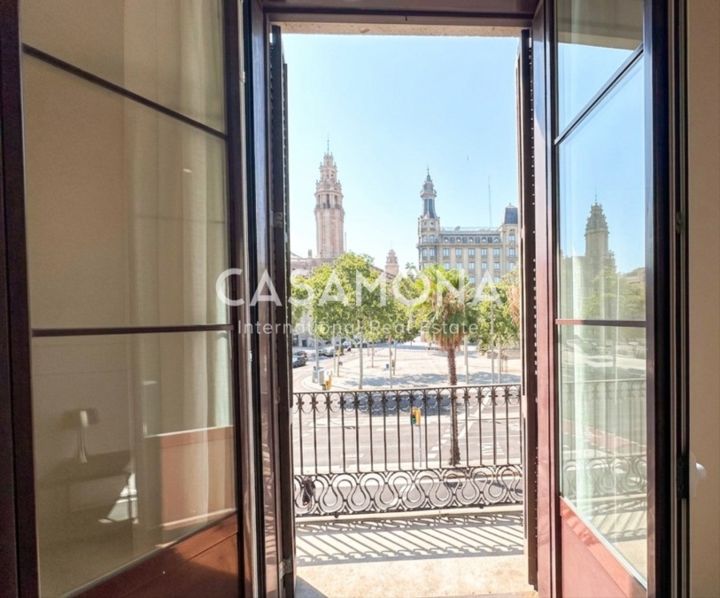 Lujoso Apartamento de 2 Dormitorios en un Edificio Histórico Restaurado en Passeig d'Isabel II
