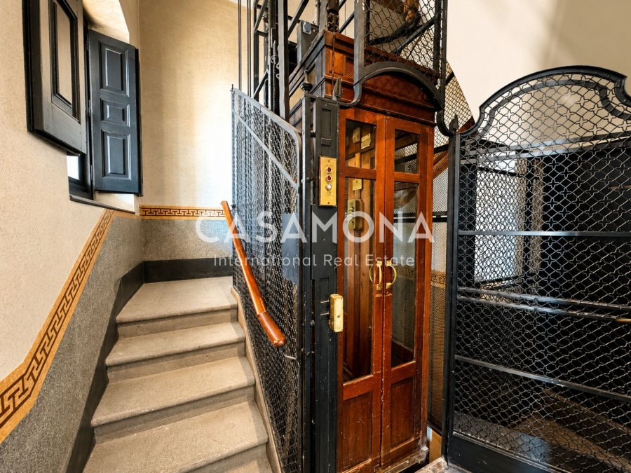 Apartament de Luxe de 2 Habitacions en un Edifici Històric Restaurat al Passeig d'Isabel II Apartament de Luxe de 2 Habitacions en un Edifici Històric Restaurat al Passeig d'Isabel II