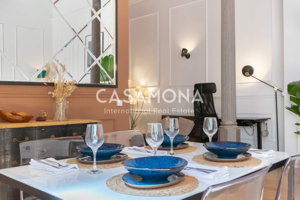 Elegant Gothic Quarter Apartment with Timeless Character & Contemporary Design Elegant Gothic Quarter Apartment with Timeless Character & Contemporary Design
