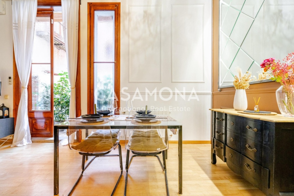 Élégant appartement dans le quartier gothique au charme intemporel et au design contemporain Élégant appartement dans le quartier gothique au charme intemporel et au design contemporain