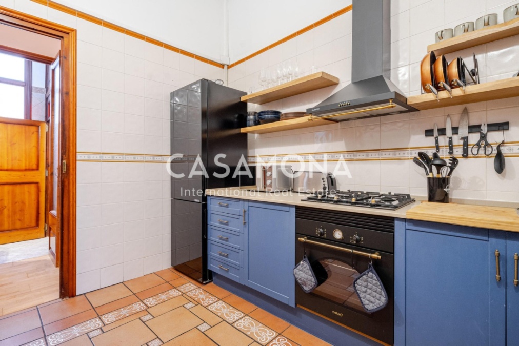 Elegant apartament al Barri Gòtic amb caràcter atemporal i disseny contemporani Elegant apartament al Barri Gòtic amb caràcter atemporal i disseny contemporani