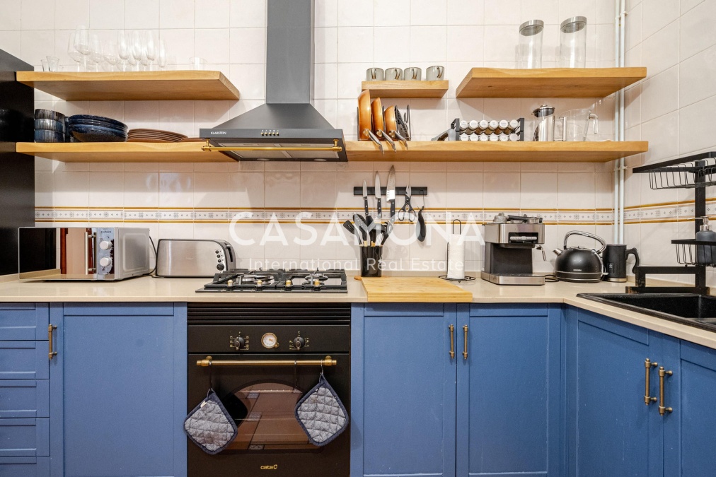 Elegante apartamento en el Barrio Gótico con carácter atemporal y diseño contemporáneo Elegante apartamento en el Barrio Gótico con carácter atemporal y diseño contemporáneo
