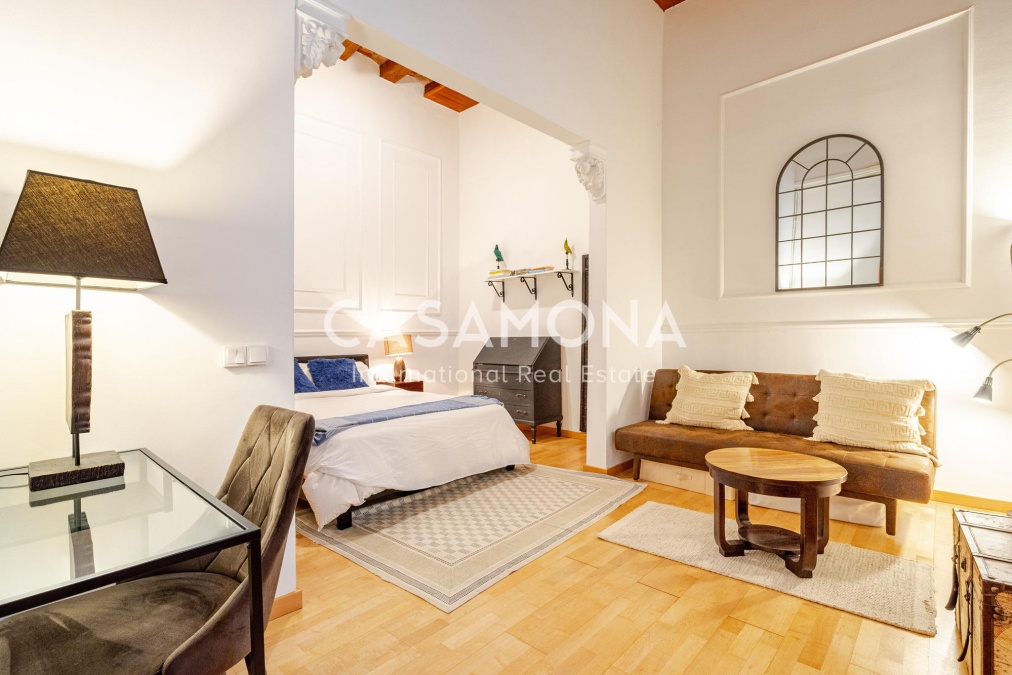 Elegante apartamento en el Barrio Gótico con carácter atemporal y diseño contemporáneo Elegante apartamento en el Barrio Gótico con carácter atemporal y diseño contemporáneo