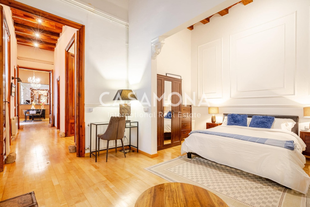 Elegant apartament al Barri Gòtic amb caràcter atemporal i disseny contemporani Elegant apartament al Barri Gòtic amb caràcter atemporal i disseny contemporani
