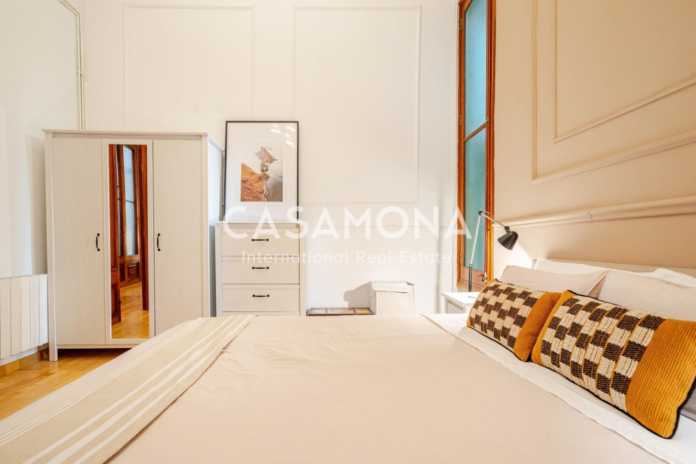 Elegant apartament al Barri Gòtic amb caràcter atemporal i disseny contemporani Elegant apartament al Barri Gòtic amb caràcter atemporal i disseny contemporani