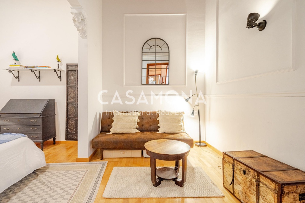 Elegant apartament al Barri Gòtic amb caràcter atemporal i disseny contemporani Elegant apartament al Barri Gòtic amb caràcter atemporal i disseny contemporani