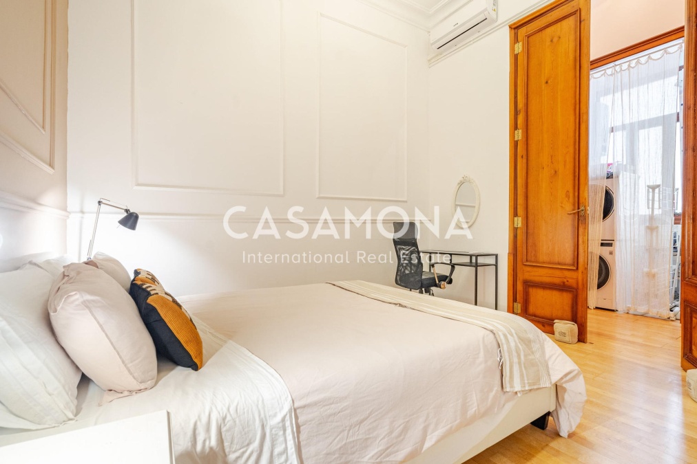 Elegant apartament al Barri Gòtic amb caràcter atemporal i disseny contemporani Elegant apartament al Barri Gòtic amb caràcter atemporal i disseny contemporani