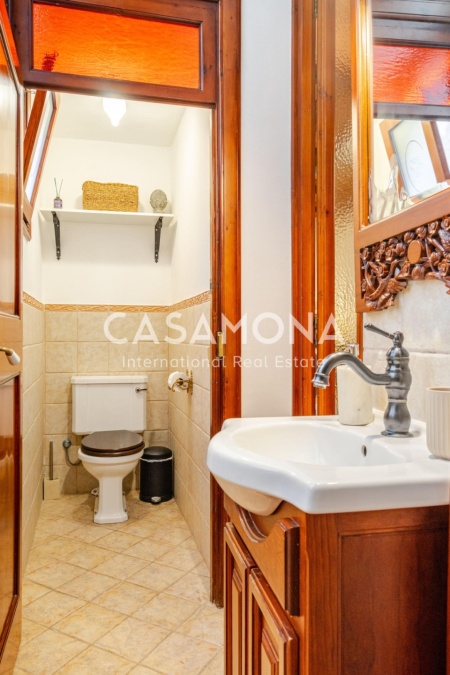 Elegant apartament al Barri Gòtic amb caràcter atemporal i disseny contemporani Elegant apartament al Barri Gòtic amb caràcter atemporal i disseny contemporani