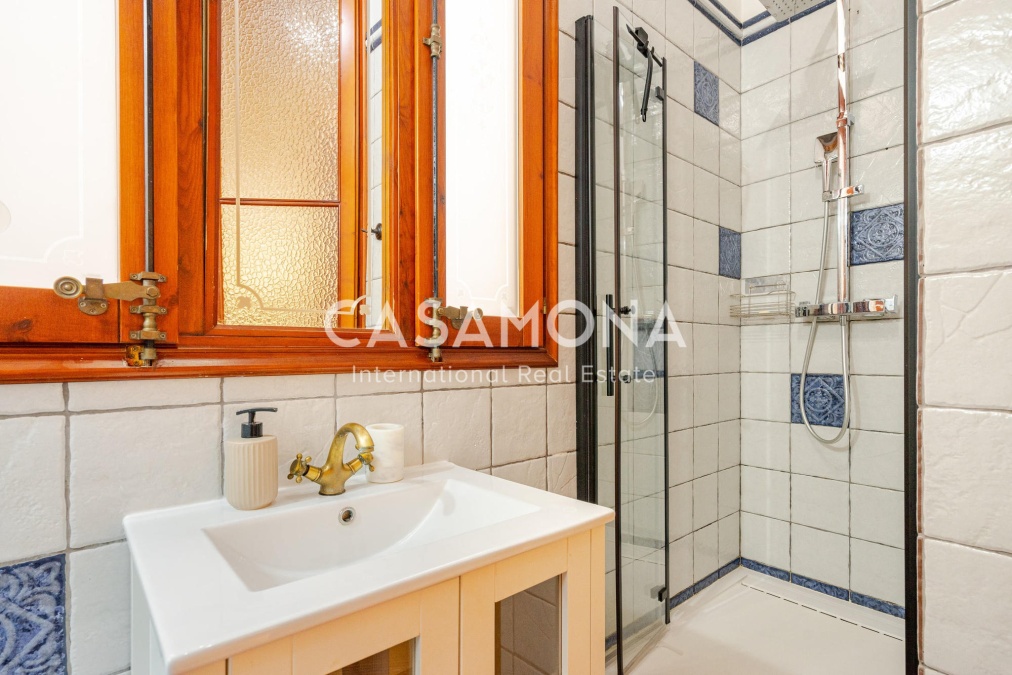 Elegante apartamento en el Barrio Gótico con carácter atemporal y diseño contemporáneo Elegante apartamento en el Barrio Gótico con carácter atemporal y diseño contemporáneo