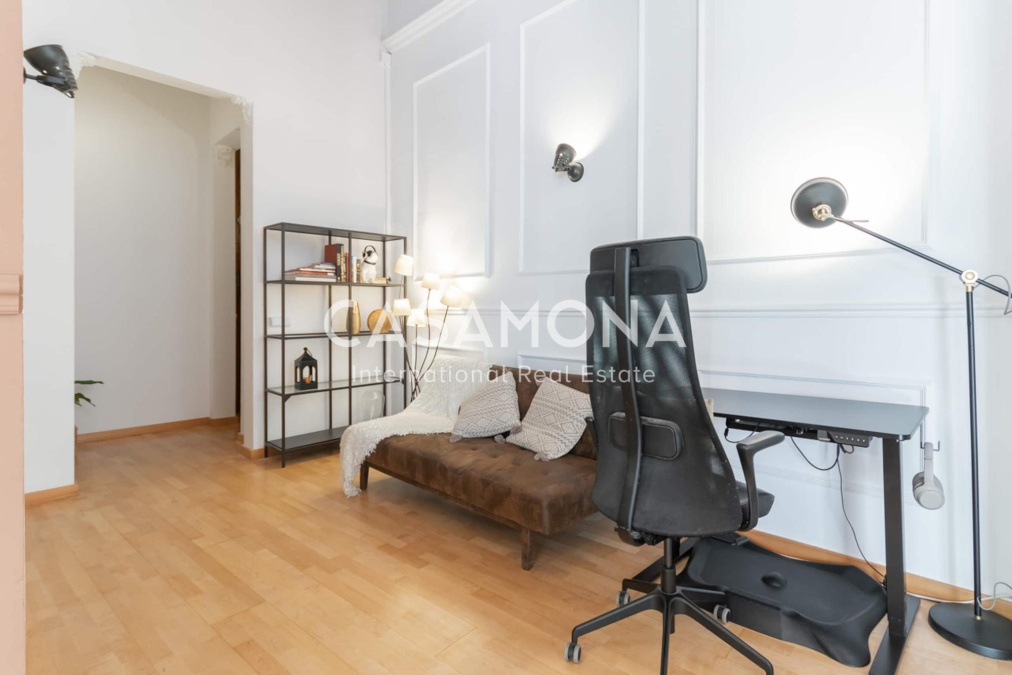 Elegant apartament al Barri Gòtic amb caràcter atemporal i disseny contemporani Elegant apartament al Barri Gòtic amb caràcter atemporal i disseny contemporani