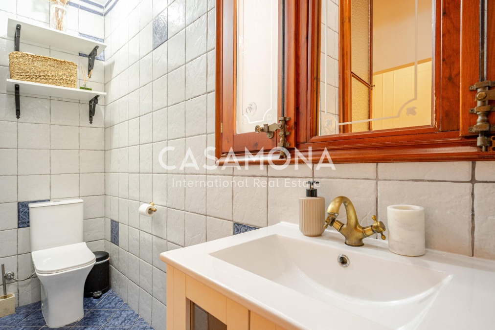 Elegant apartament al Barri Gòtic amb caràcter atemporal i disseny contemporani Elegant apartament al Barri Gòtic amb caràcter atemporal i disseny contemporani