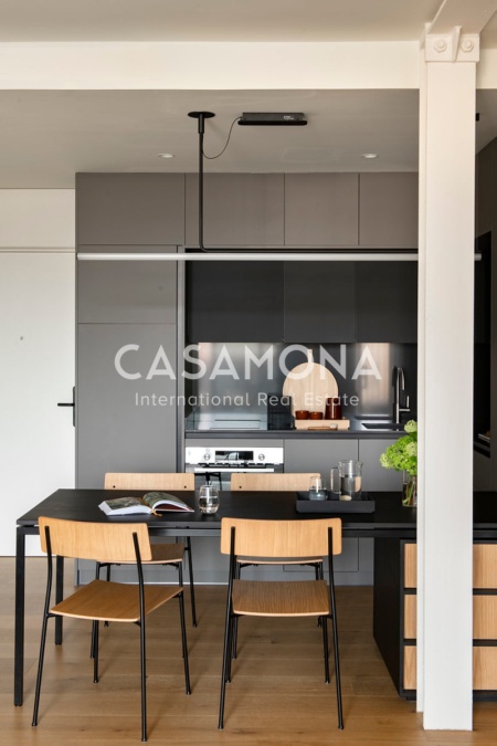 Stylish 1-Bedroom Apartment with Private Terrace in Barcelona
