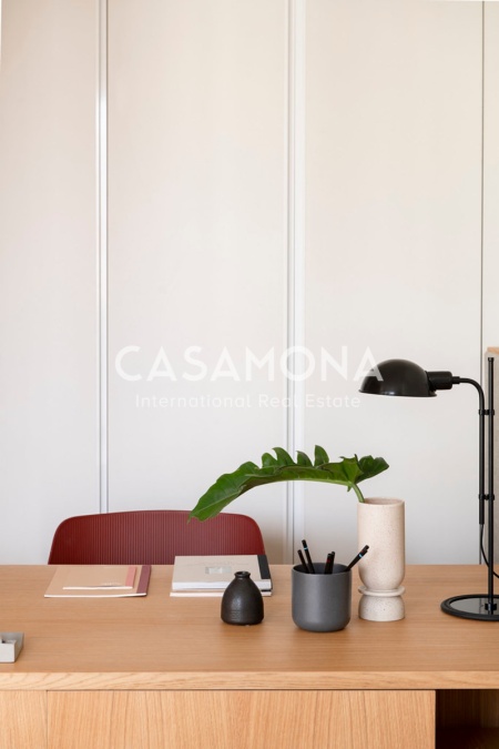 Stylish 1-Bedroom Apartment with Private Terrace in Barcelona