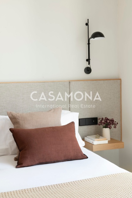 Stylish 1-Bedroom Apartment with Private Terrace in Barcelona