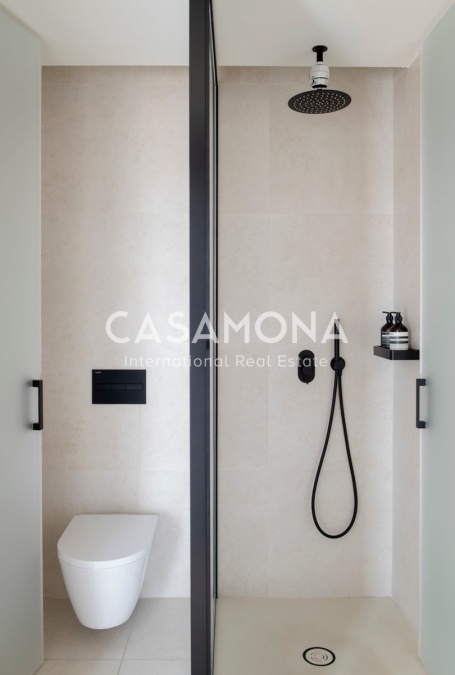 Stylish 1-Bedroom Apartment with Private Terrace in Barcelona