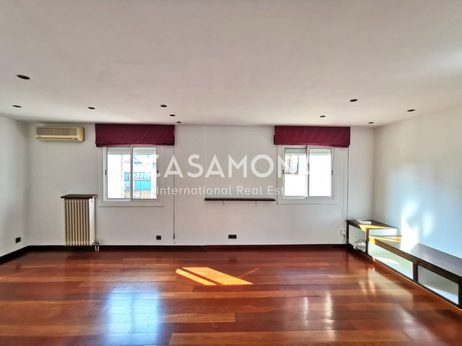 Spacieux Atico au dernier étage avec 2 chambres et une immense terrasse privée ainsi qu'un ascenseur. Spacieux Atico au dernier étage avec 2 chambres et une immense terrasse privée ainsi qu'un ascenseur.