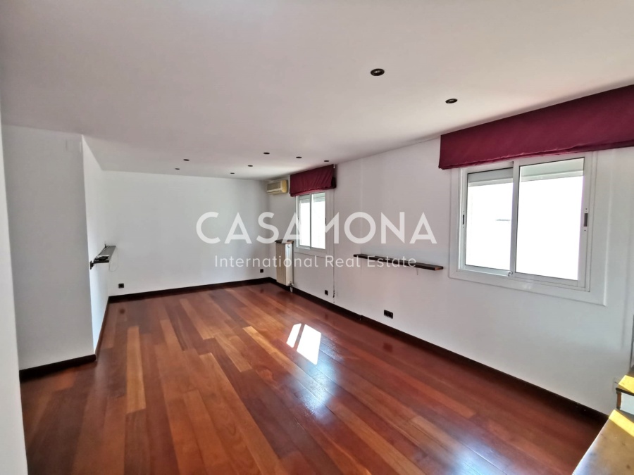 Spacieux Atico au dernier étage avec 2 chambres et une immense terrasse privée ainsi qu'un ascenseur. Spacieux Atico au dernier étage avec 2 chambres et une immense terrasse privée ainsi qu'un ascenseur.