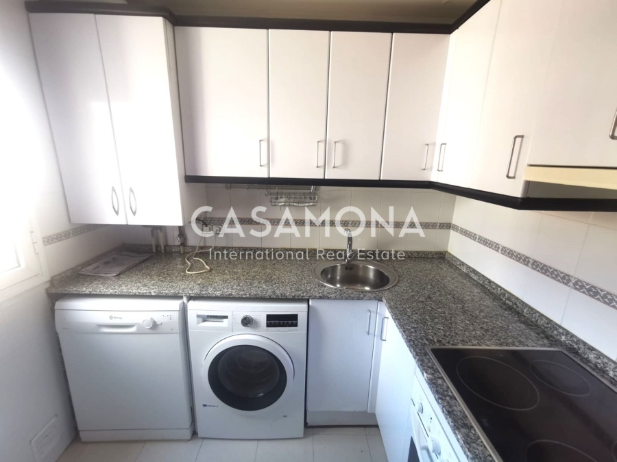 Amplio ático en la última planta con 2 dormitorios, enorme terraza privada y ascensor.