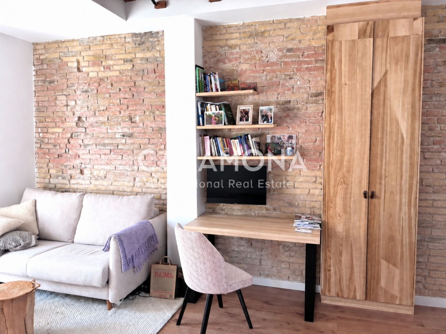 Àtic brillant i estilós de 1 habitació amb mezzanine privat