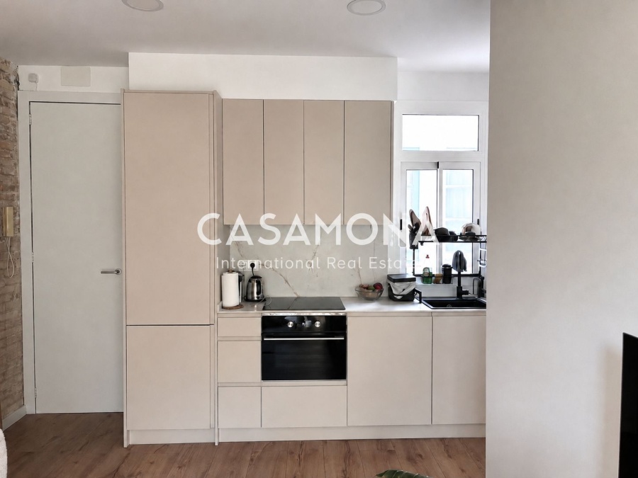 Àtic brillant i estilós de 1 habitació amb mezzanine privat