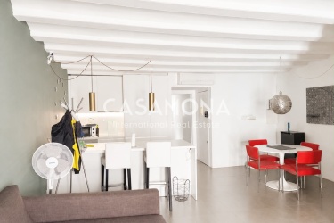 Elegant apartament de 65 m² amb balcó al centre de Barcelona Elegant apartament de 65 m² amb balcó al centre de Barcelona