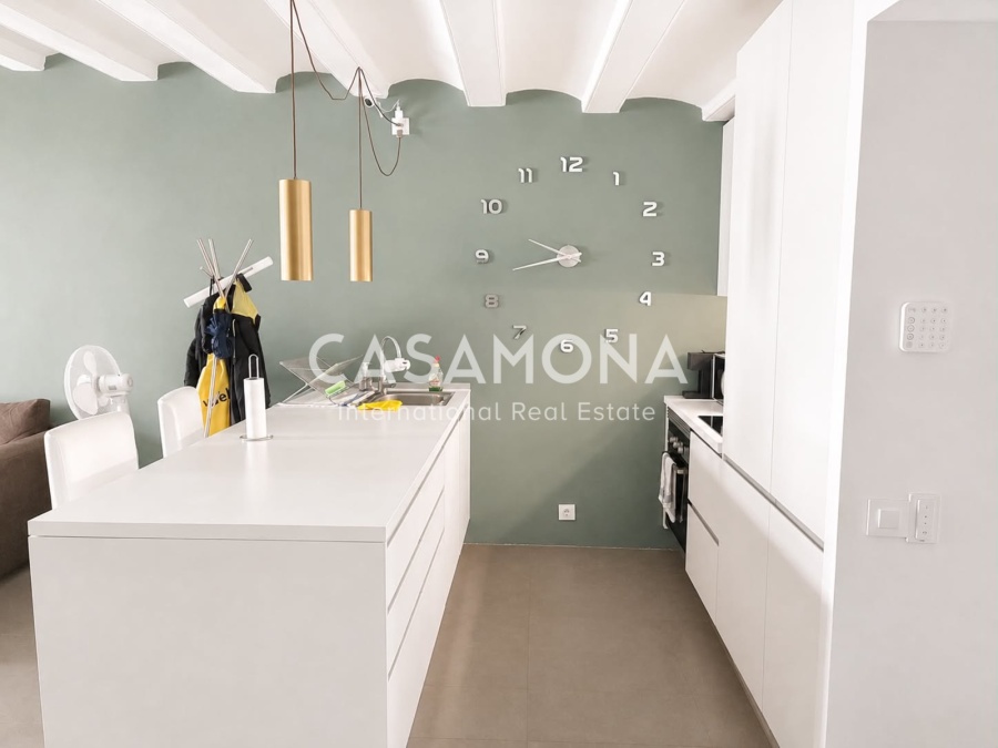 Elegant 65 m² Apartment with Balcony in Central Barcelona Elegant 65 m² Apartment with Balcony in Central Barcelona